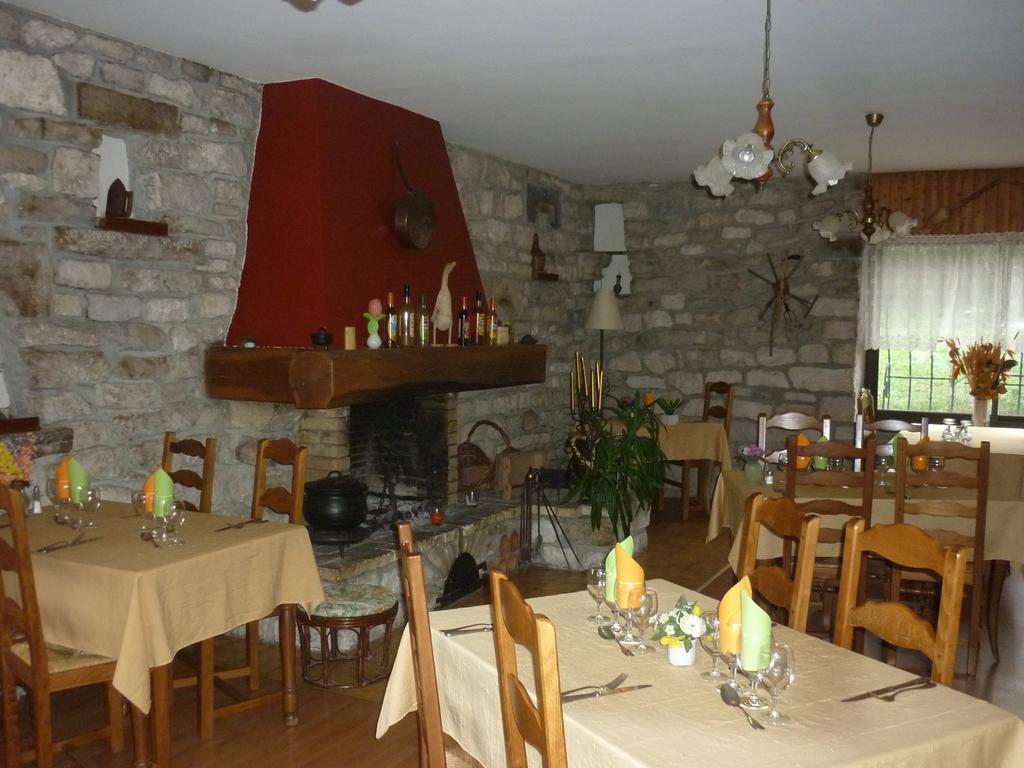Hotel Restaurant La Chaumiere Du Lac Клерво-ле-Лак Экстерьер фото