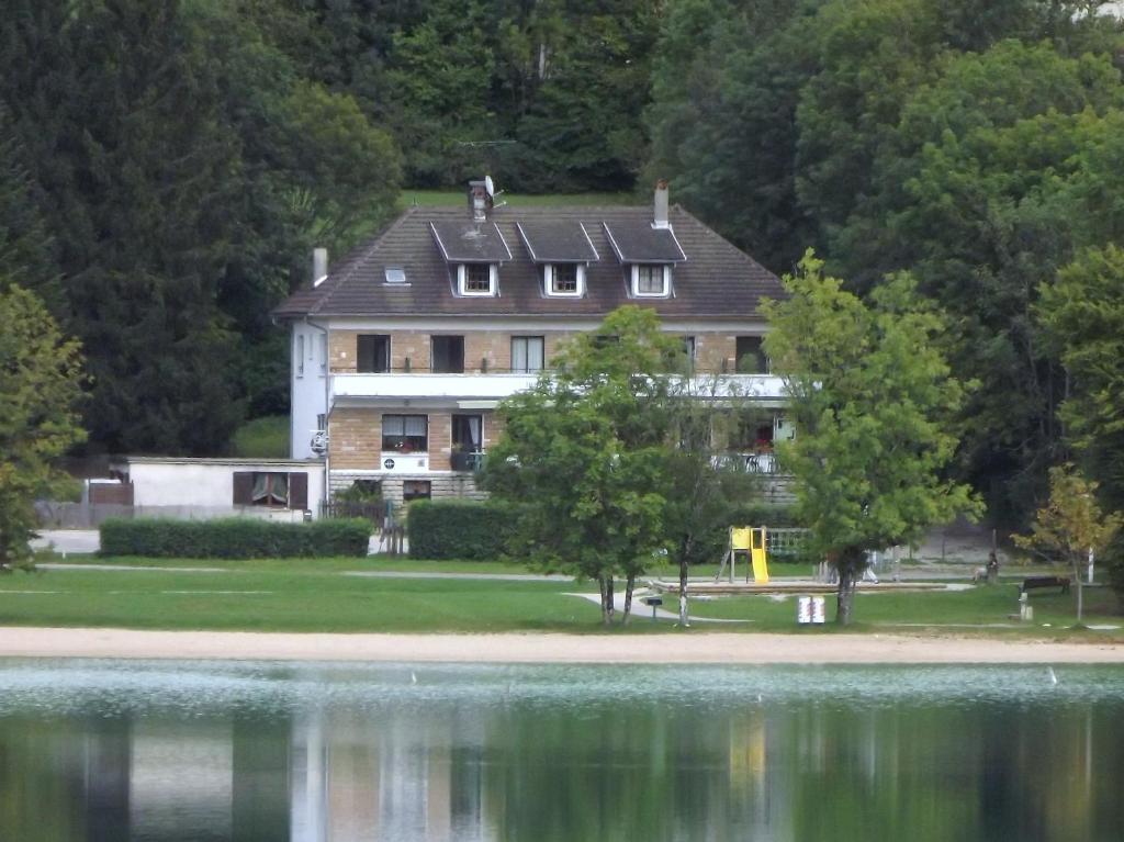 Hotel Restaurant La Chaumiere Du Lac Клерво-ле-Лак Экстерьер фото